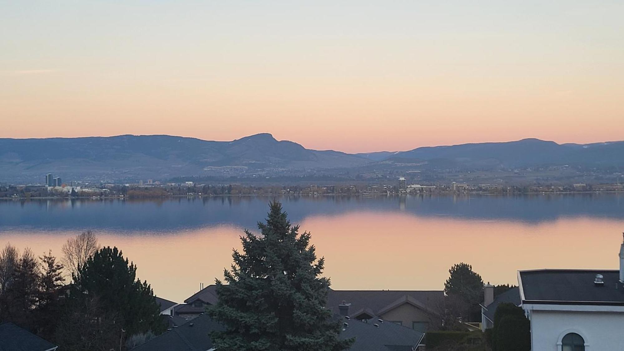 Lakeview Oasis Bed And Breakfast West Kelowna Exterior foto