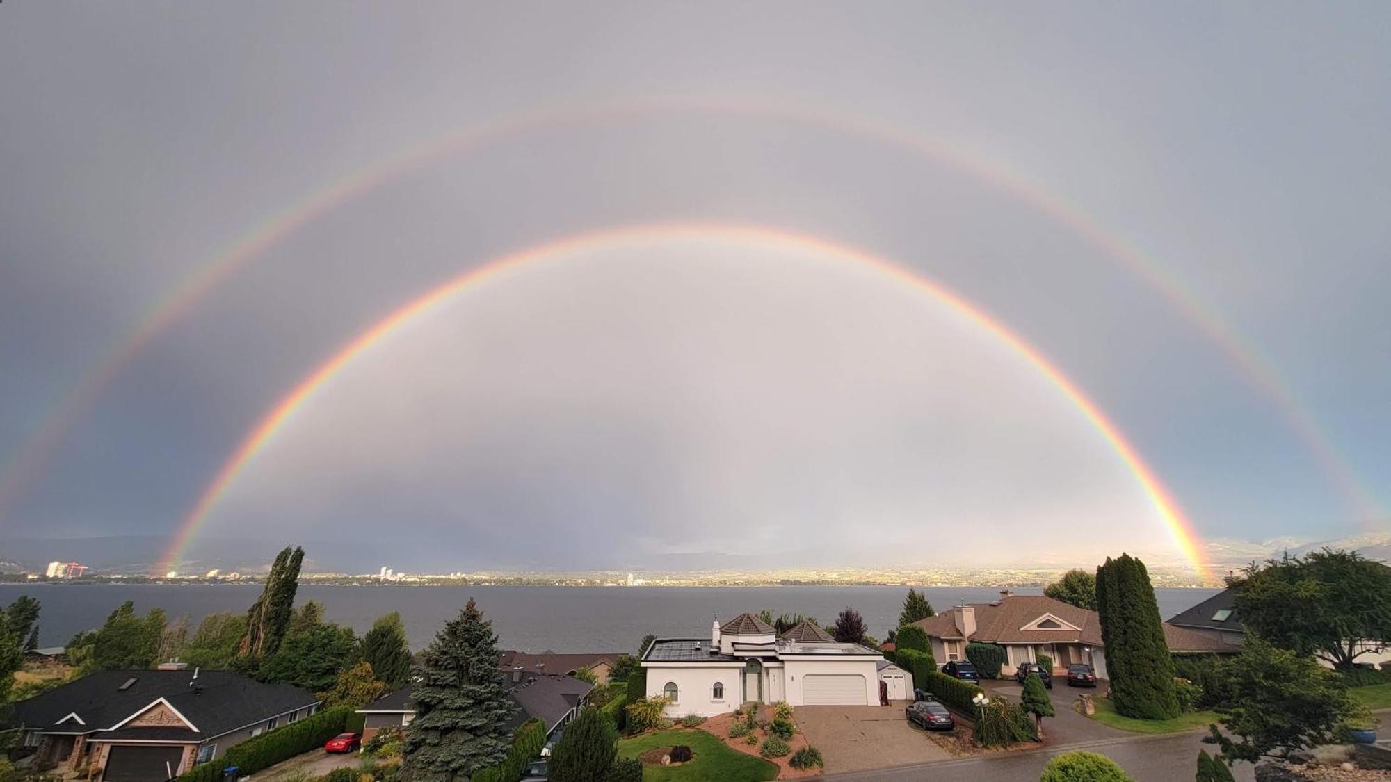 Lakeview Oasis Bed And Breakfast West Kelowna Exterior foto